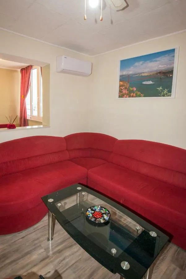 Apartment Red Rose Novi Vinodloski Novi Vinodolski