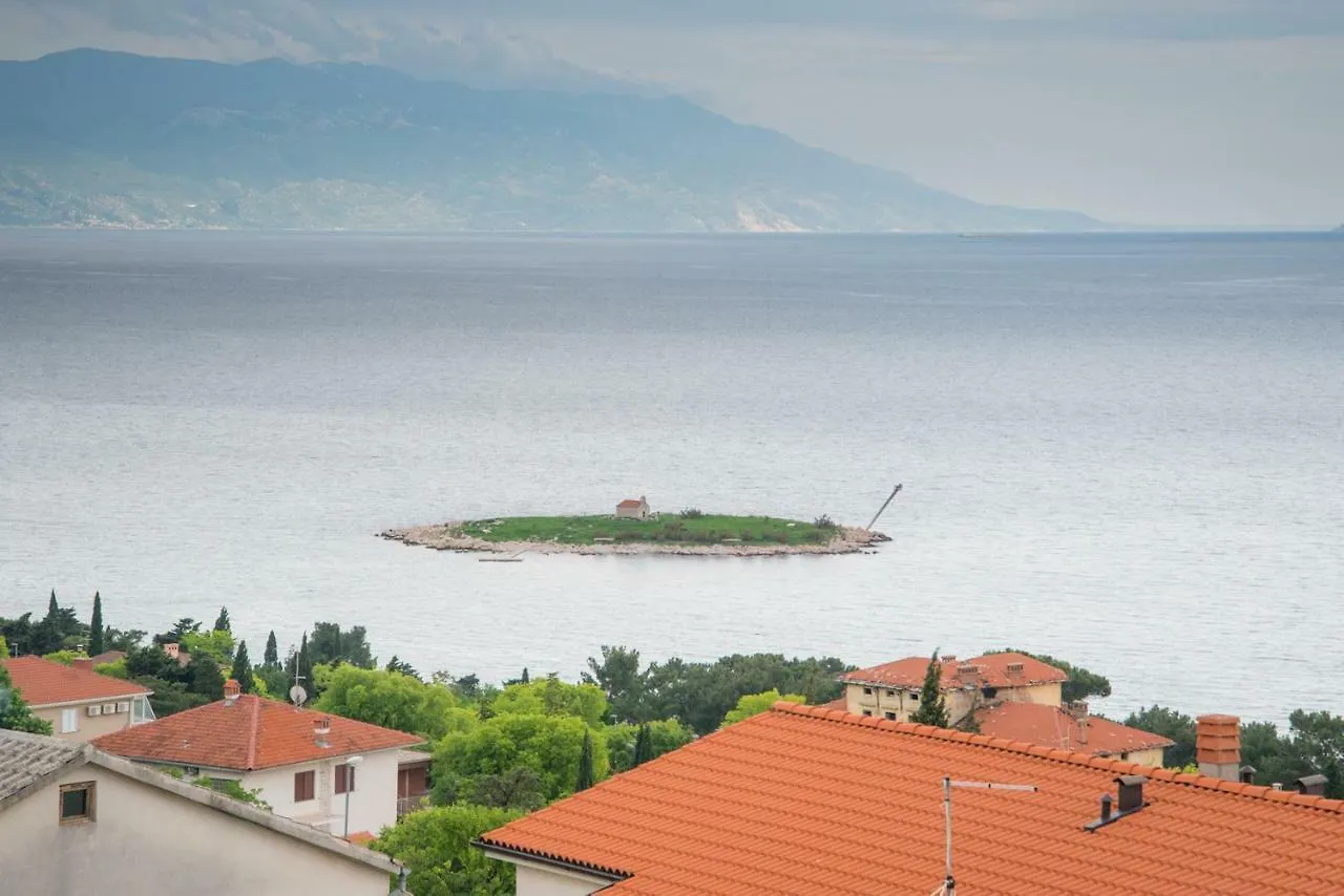 Apartment Red Rose Novi Vinodloski Novi Vinodolski Croatia