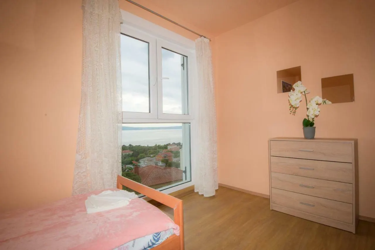 Apartment Red Rose Novi Vinodloski Novi Vinodolski