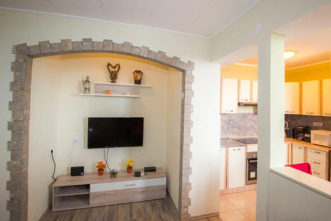 Apartment Red Rose Novi Vinodloski Novi Vinodolski 0*,  Croatia